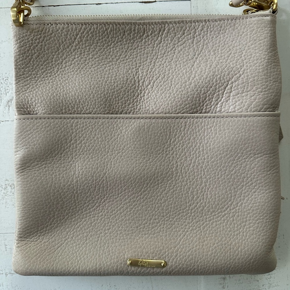 Elegant Beige Crossbody Bag - Picture 2 of 5